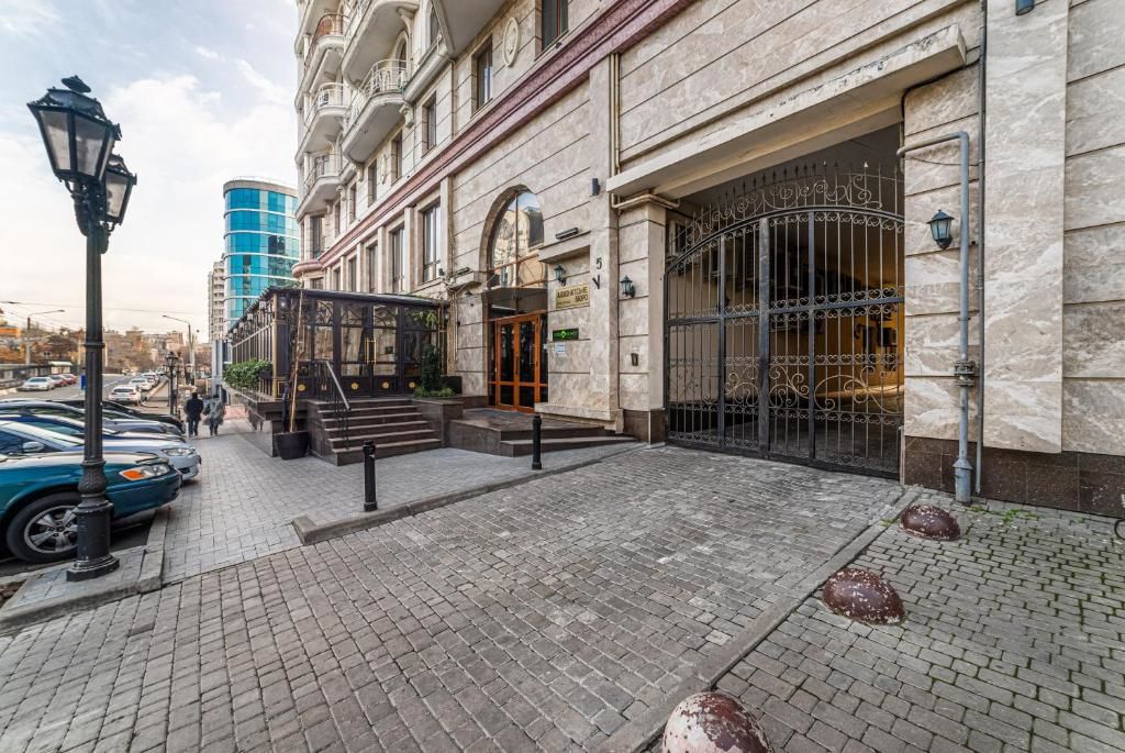 Апартаменты Two-bedroom apartment with balcony and kitchen Одесса