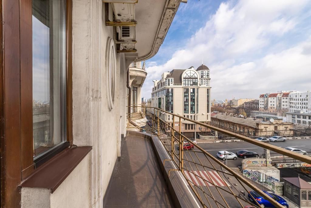 Апартаменты Two-bedroom apartment with balcony and kitchen Одесса