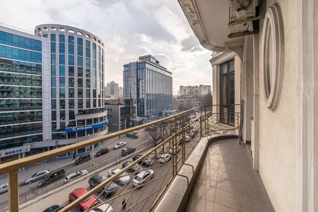 Апартаменты Two-bedroom apartment with balcony and kitchen Одесса