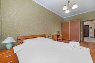 Апартаменты Two-bedroom apartment with balcony and kitchen Одесса Апартаменты с 2 спальнями-15